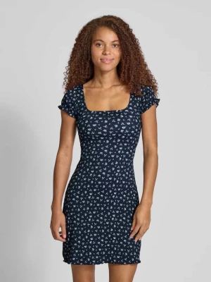 Sukienka casualowa o kroju slim fit z wycięciem model ‘HILLARY’ Only