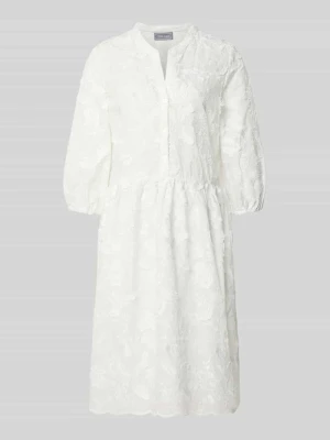 Sukienka do kolan z haftami i rękawem o dł. 3/4 WHITE LABEL