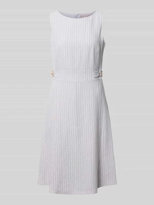 Sukienka do kolan z seersucker z paskami i lurex Christian Berg Woman Selection