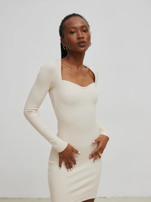 Sukienka dopasowana z dekoltem w kształcie serca WHITE SAND - FUSION Marsala