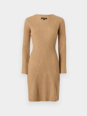 Sukienka dzianinowa Apart