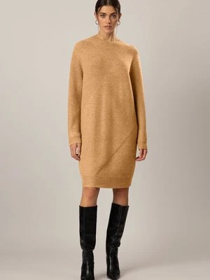 Sukienka dzianinowa Apart