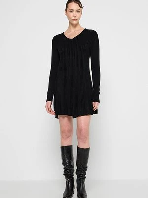 Sukienka dzianinowa Apart