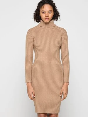 Sukienka dzianinowa Apart