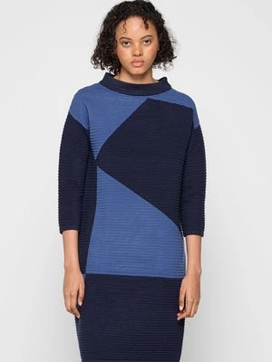 Sukienka dzianinowa Apart