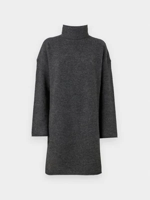 Sukienka dzianinowa Aware