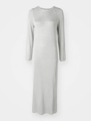 Sukienka dzianinowa Aware