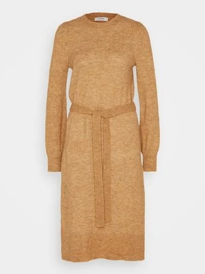 Sukienka dzianinowa b.Young