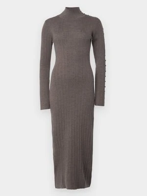 Sukienka dzianinowa CLAUDIE PIERLOT taupe