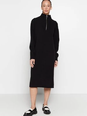 Sukienka dzianinowa closed