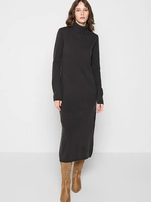 Sukienka dzianinowa closed