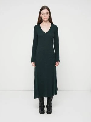 Sukienka dzianinowa closed