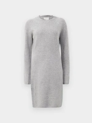 Sukienka dzianinowa closed