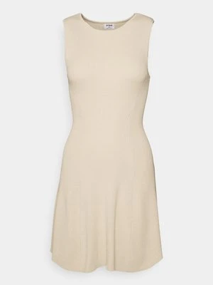 Sukienka dzianinowa Cotton On Petite