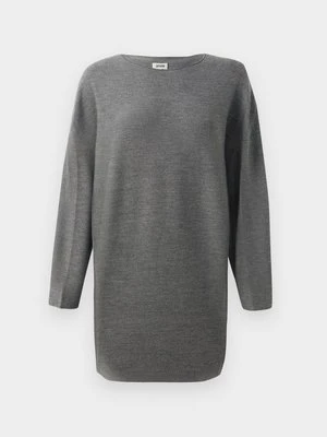 Sukienka dzianinowa drykorn