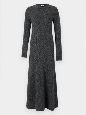 Sukienka dzianinowa drykorn