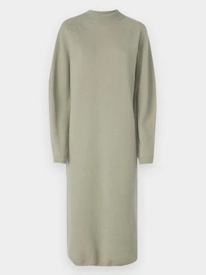 Sukienka dzianinowa drykorn