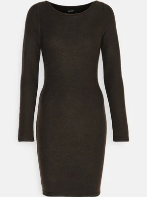 Sukienka dzianinowa Even&Odd Petite