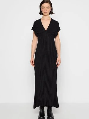 Sukienka dzianinowa Gestuz