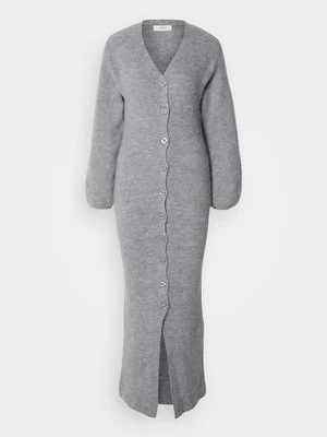 Sukienka dzianinowa Gina Tricot