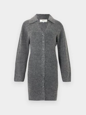 Sukienka dzianinowa Gina Tricot