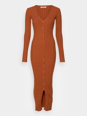 Sukienka dzianinowa Glamorous Tall