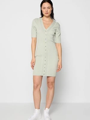 Sukienka dzianinowa Guess