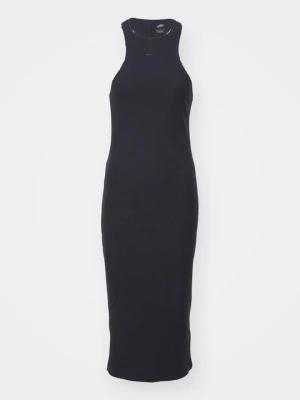 Sukienka dzianinowa Nike czarny