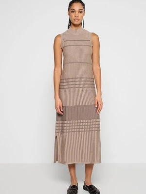 Sukienka dzianinowa Nike Sportswear