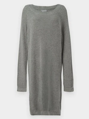 Sukienka dzianinowa Noisy May
