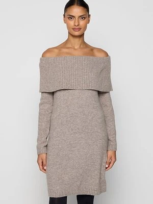 Sukienka dzianinowa & Other Stories