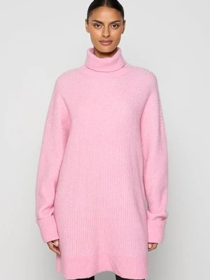 Sukienka dzianinowa & Other Stories