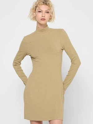 Sukienka dzianinowa & Other Stories