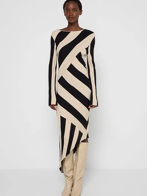 Sukienka dzianinowa & Other Stories