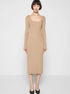 Sukienka dzianinowa & Other Stories