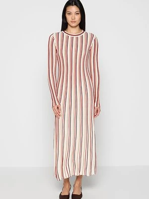 Sukienka dzianinowa & Other Stories