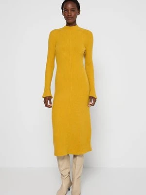 Sukienka dzianinowa & Other Stories