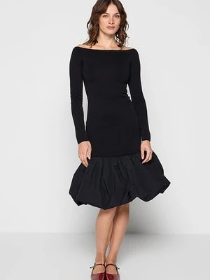 Sukienka dzianinowa & Other Stories