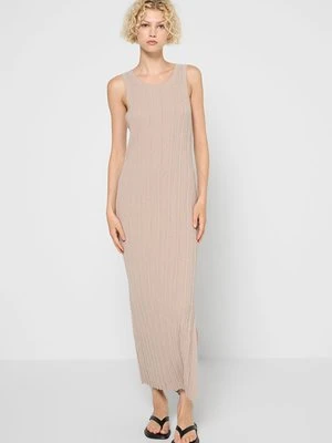 Sukienka dzianinowa & Other Stories