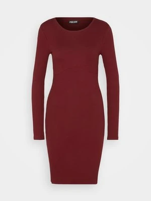 Sukienka dzianinowa Pieces