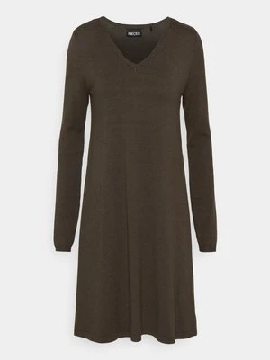 Sukienka dzianinowa PIECES Tall