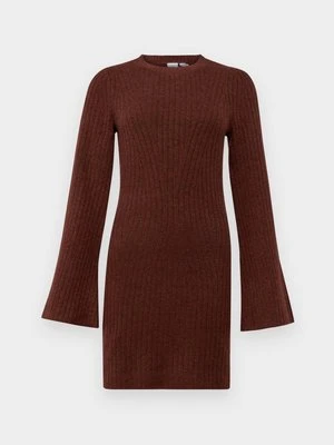 Sukienka dzianinowa SOMETHINGNEW