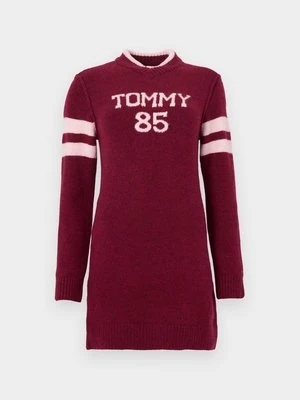 Sukienka dzianinowa Tommy Jeans