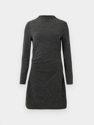 Sukienka dzianinowa Vero Moda