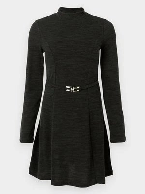 Sukienka dzianinowa Vero Moda