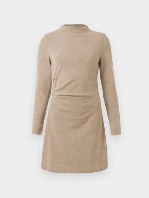 Sukienka dzianinowa Vero Moda