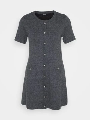 Sukienka dzianinowa Vero Moda Petite