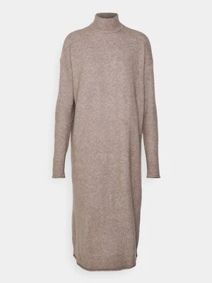 Sukienka dzianinowa Vero Moda Petite