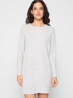 Sukienka dzianinowa Vero Moda Petite