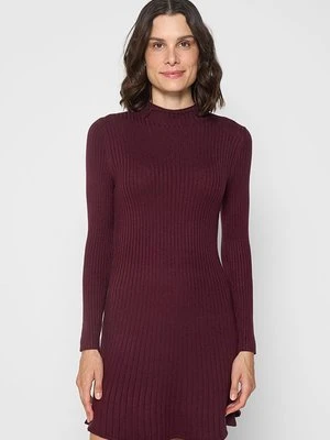 Sukienka dzianinowa Vero Moda Petite